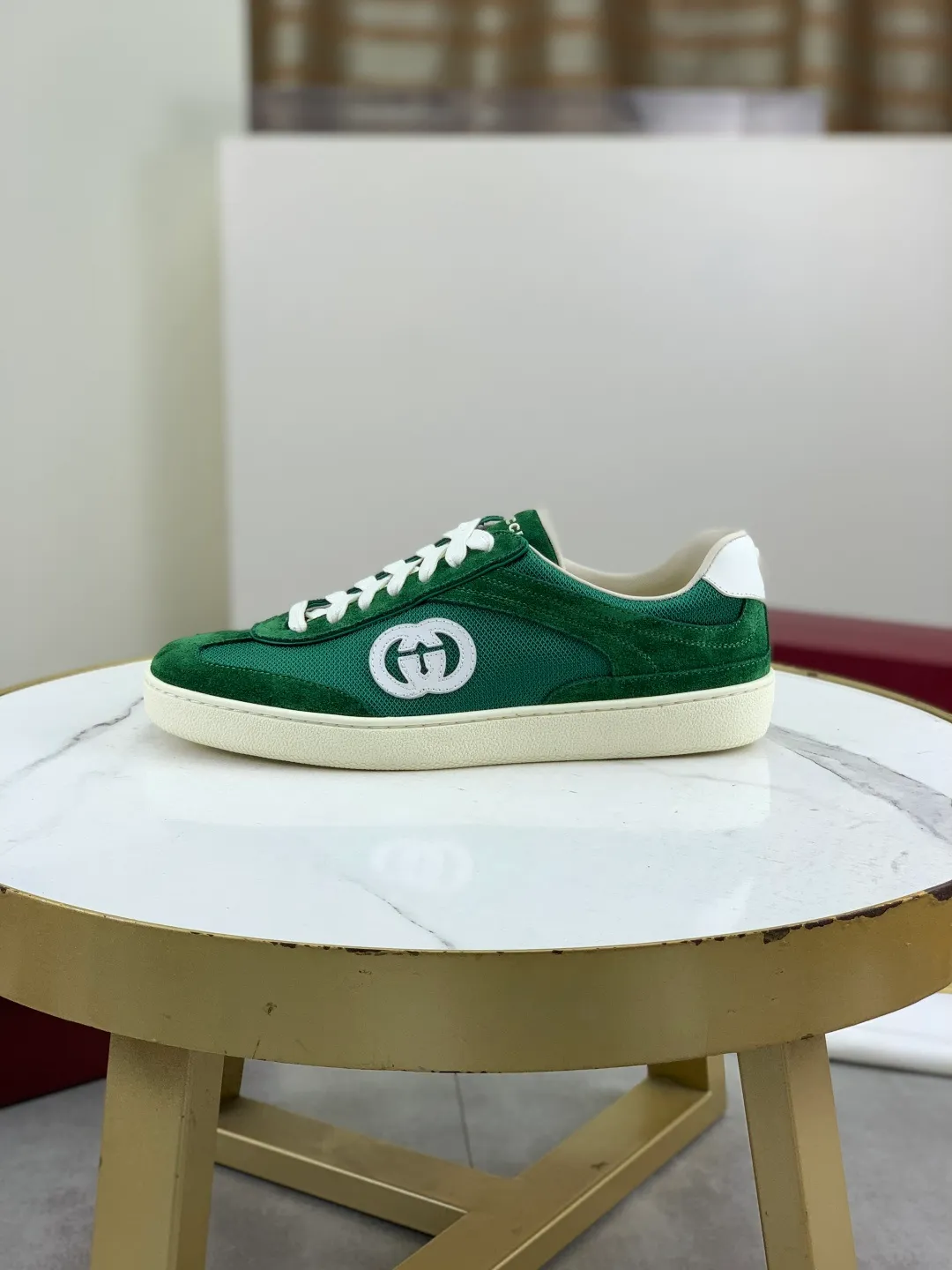 Men's shoes 💰P562 New GUCCI classic design moral training element catwalk model, matching version of top quality moral training shoes for men and women. Epoxy logo process is concave and convex, matching oil edge technology, punched cowhide cloth surface, suede cowhide surface splicing, breathable and not stuffy, the original overlasted shoe model is comfortable on the feet.  Fabric: Matched leather + cloth + mesh Lining: Water-dyed sheepskin Foot: Water-dyed sheepskin Outsole: Original molded TP matching environmentally friendly material Packaging: Top counter full set of packaging Female 35-42 (Female 41.42. Customized) Male 39-46 (46 customized)